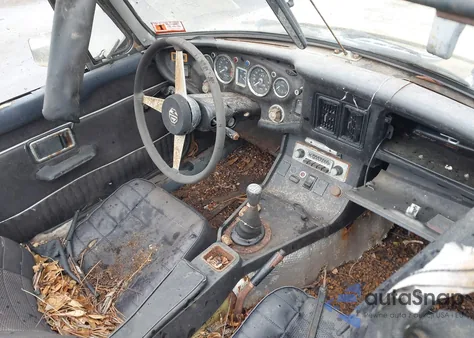 1973 Mg Mgb z USA, uszkodzony, nr VIN GHN5UD324479G